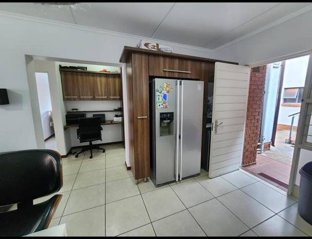 3 BEDROOM TOWNHOUSE FOR SALE IN GLENVISTA
